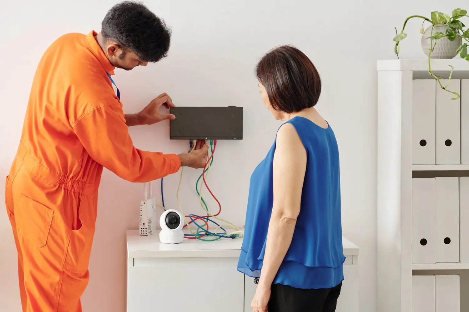 Systemy smart home do monitorowania zużycia mediów: co wybrać?