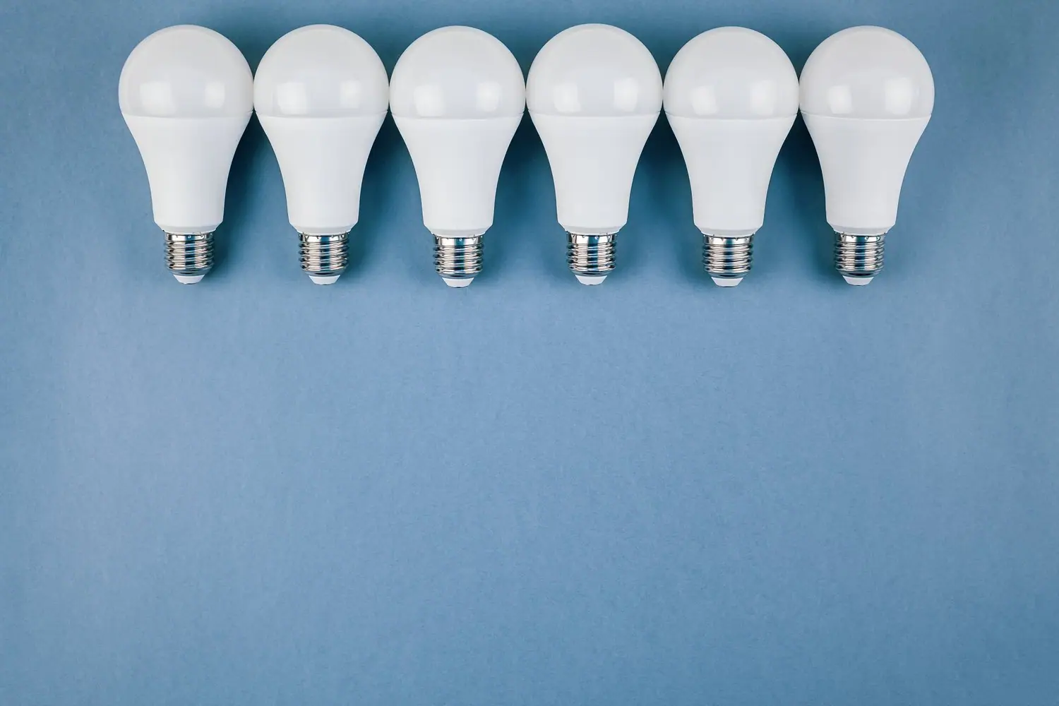 Ile prądu zużywają różne typy oświetlenia LED?