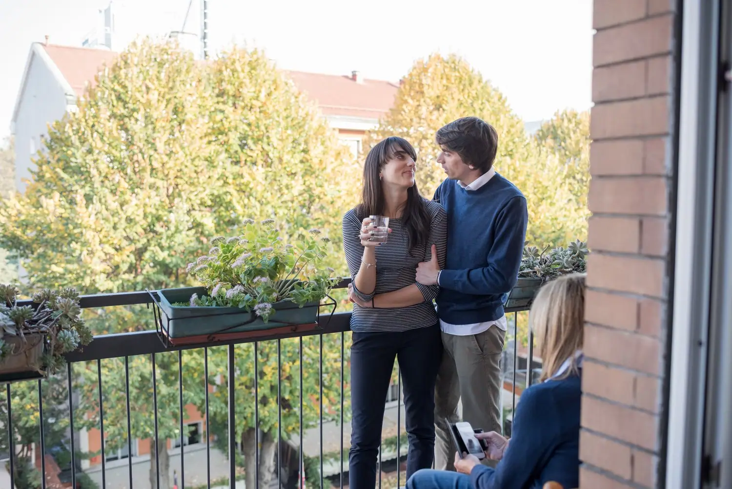 Czym się różni loggia od balkonu w projektowaniu mieszkań?
